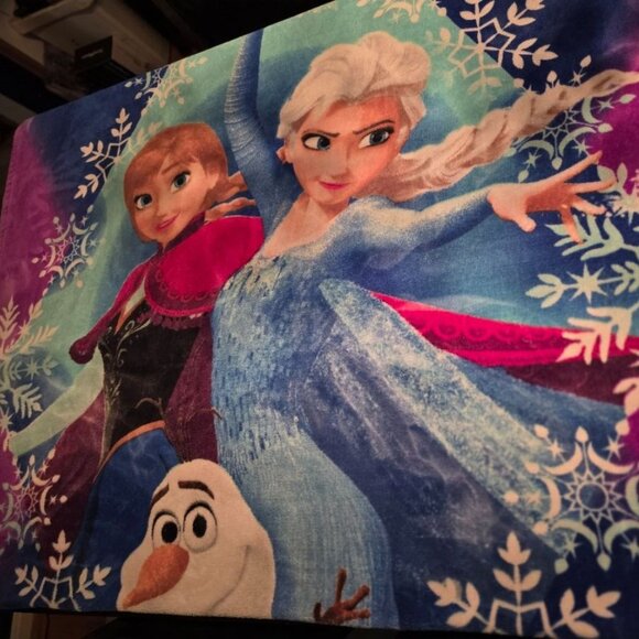 Disney Frozen Plush Fleece Blanket – Elsa, Anna & Olaf Winter Snowflake Throw | - Picture 6 of 7